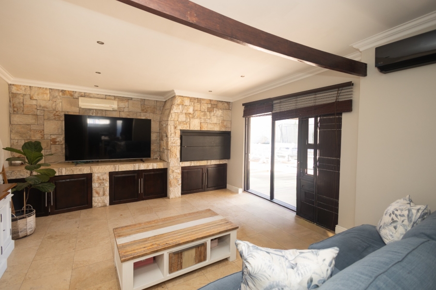 To Let 5 Bedroom Property for Rent in De Bron Western Cape